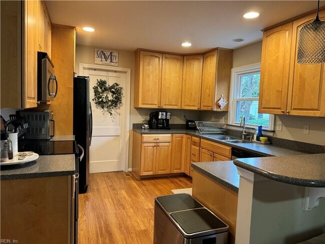 Building Photo - Kings Grant Community