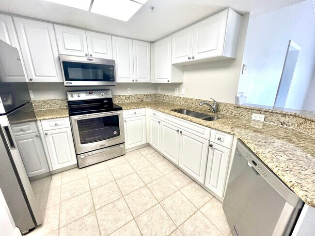Foto del edificio - 1700 Crestwood Ct S