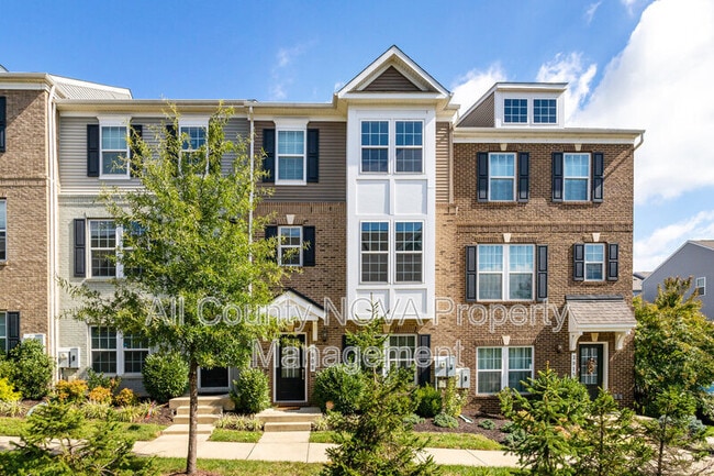Building Photo - 2908 Pinebrook Rd