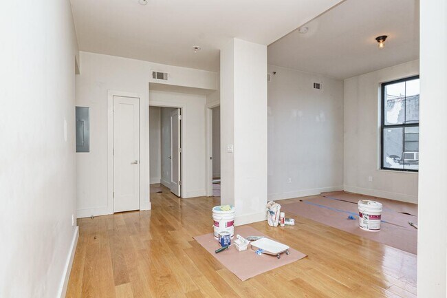 Foto del edificio - 55-27 Myrtle Ave