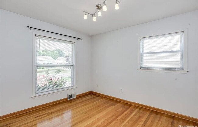 Foto del edificio - 622 N Vermont Ave