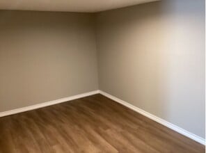 Building Photo - 1010 1st St E