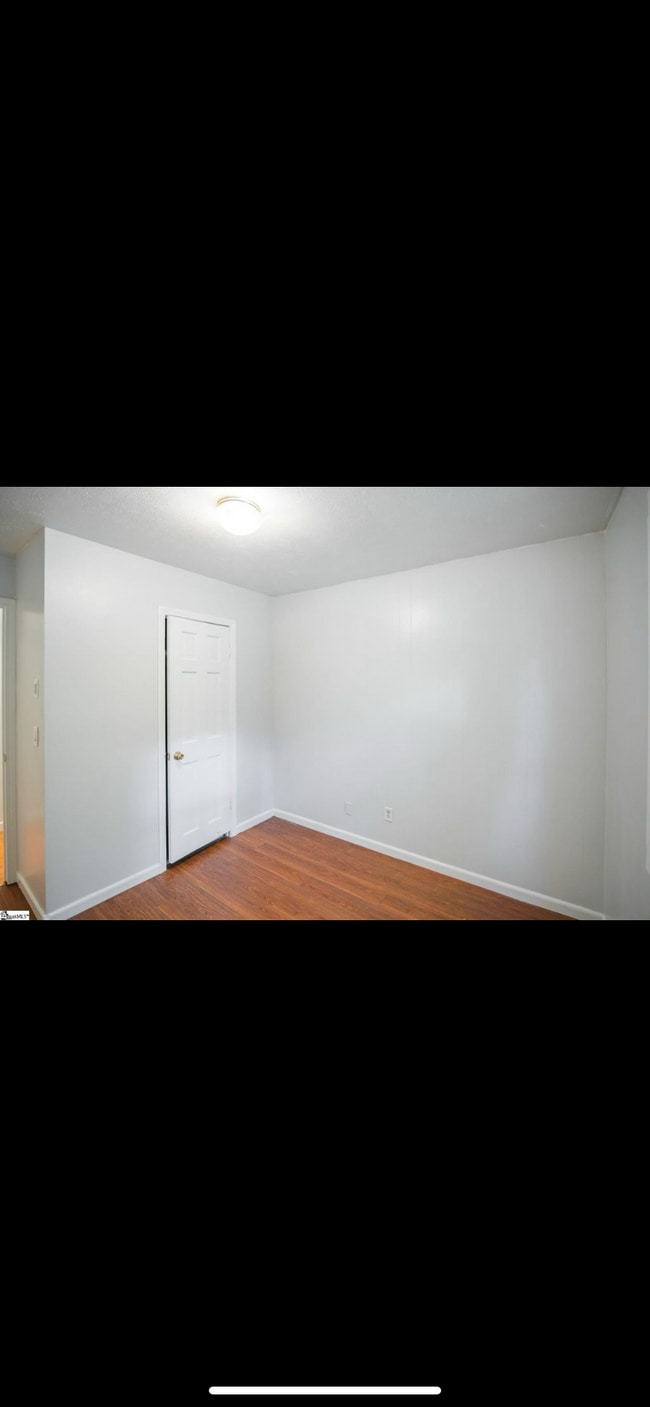 Building Photo - 201 Wendfield Dr