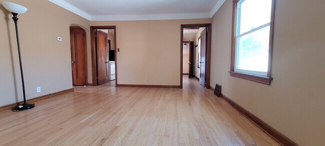 Building Photo - 2132-34-2134 W Kendall Ave