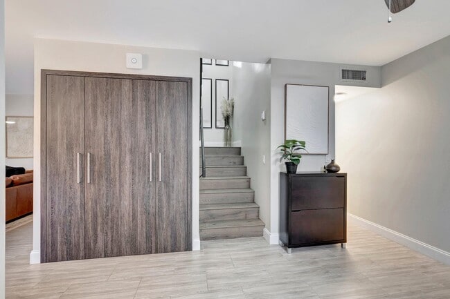 Building Photo - 3109 San Clara Dr