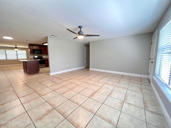 Building Photo - 625 Verbenia Dr