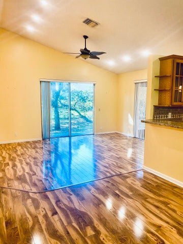 Foto del edificio - 4296 Grove Park Ln