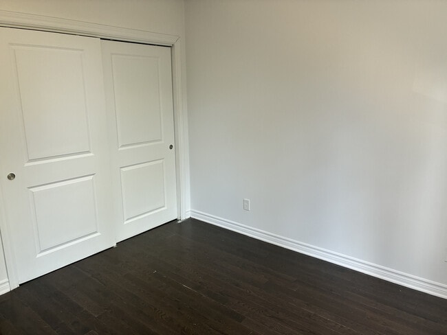 Building Photo - 5285 Av Beaconsfield