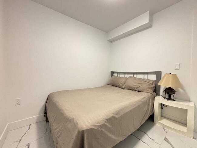 Building Photo - 2 bedroom in Vancouver BC V6P 2A4