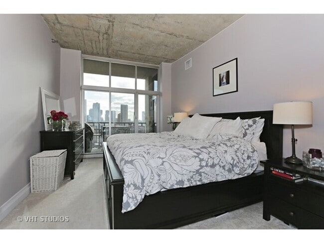 Foto del edificio - 700 N Larrabee St