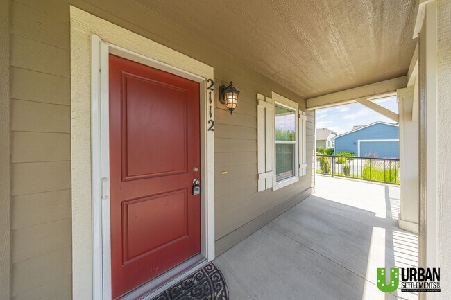 Building Photo - Single Story home with 2 bed and office fo...