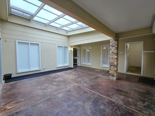 Building Photo - 2809 Moss Ave