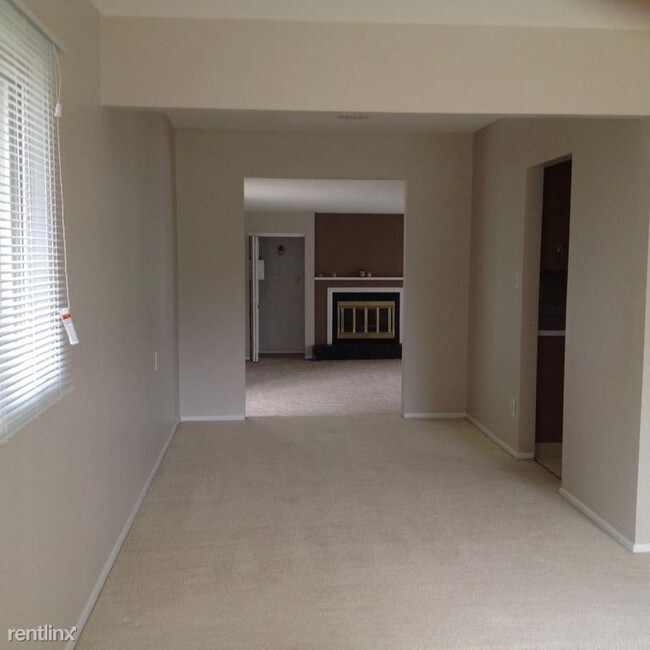Building Photo - 4 br, 2 bath House - 169 Riverview C
