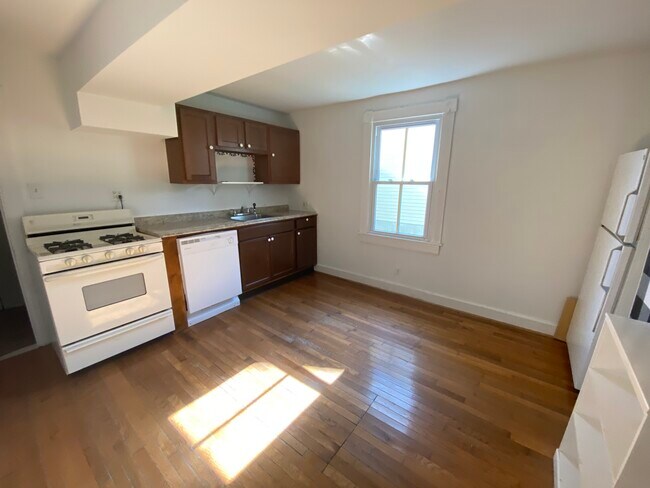 Building Photo - 204 11th St