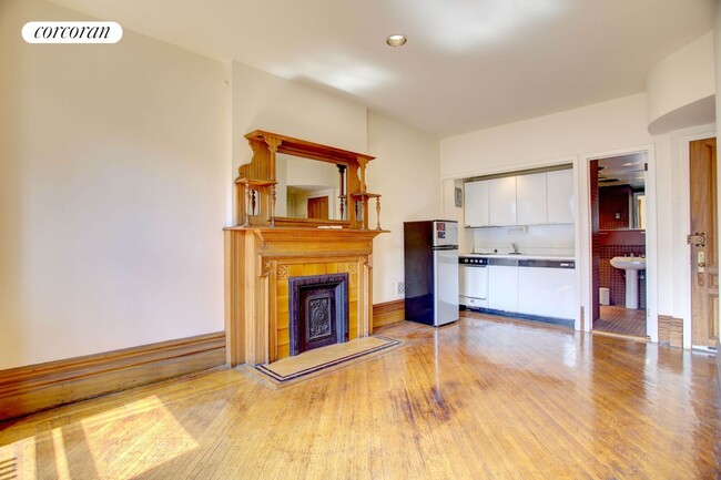 Building Photo - 47 W 84th St