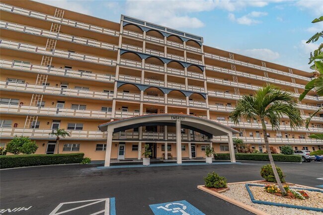 Foto del edificio - 5900 Shore Blvd S