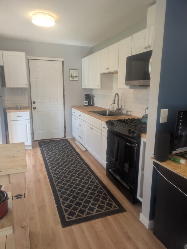 Kitchen - 11001 5th St NE