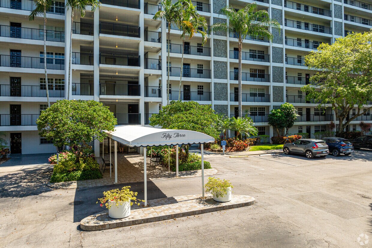 Building Photo - Palm-Aire Building 53