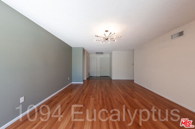 Foto del edificio - 1094 Eucalyptus Ln