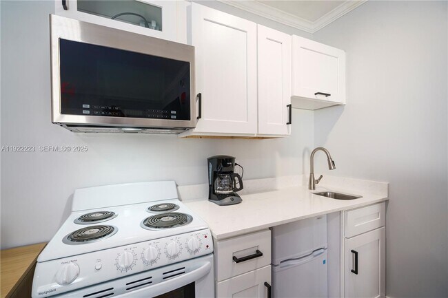 Foto del edificio - 17784 Front Beach Rd