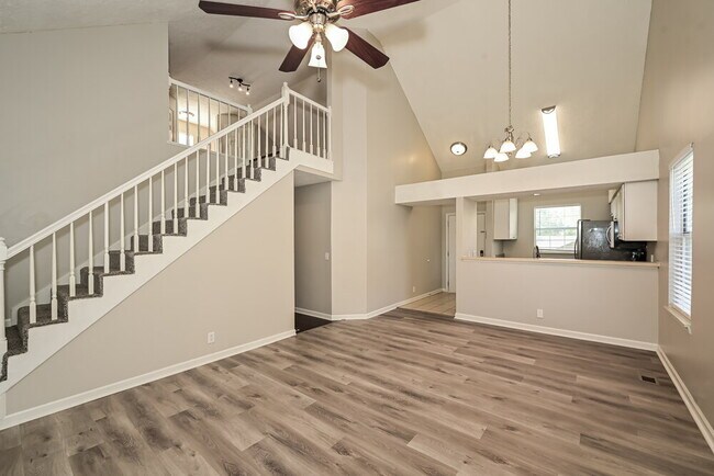 Foto del edificio - 1502 Cedardale Rd