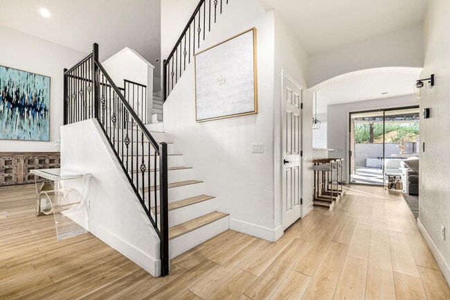 Building Photo - 2707 W Lamar Rd