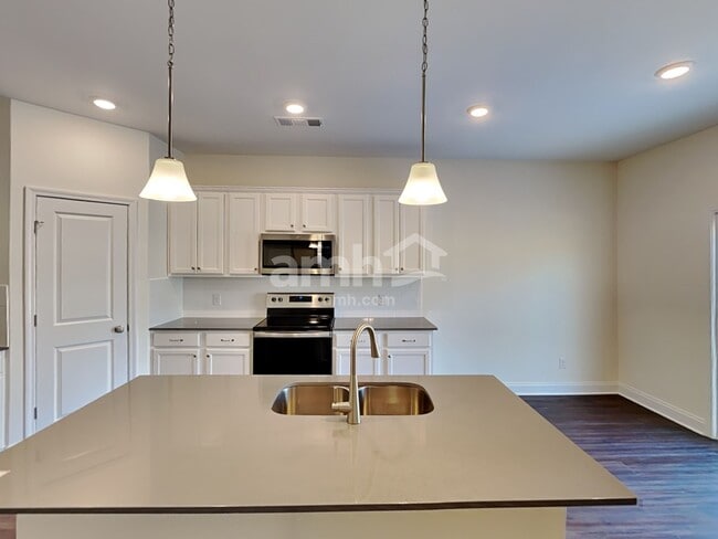 Building Photo - 2028 Williamshire Ln