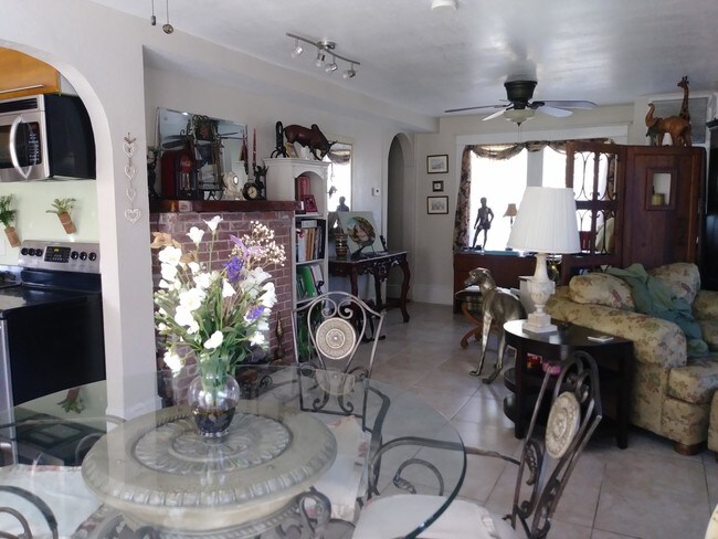 Foto del edificio - 303 N Lakeside Drive