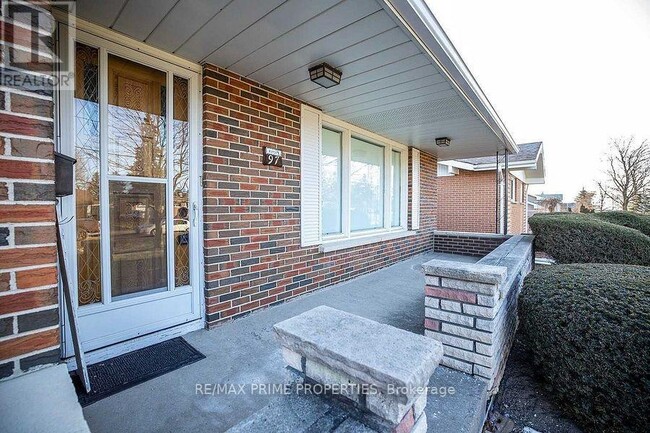 Building Photo - 97 Elizabeth Cres S