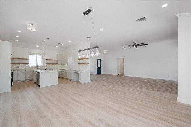 Building Photo - 3850 Bell Springs Rd