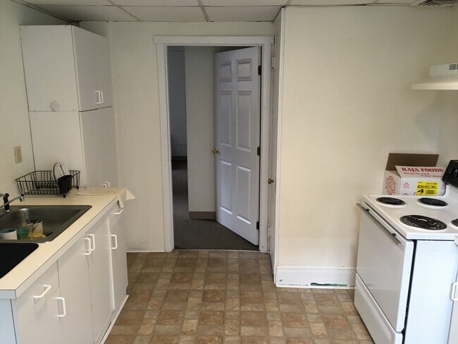 Building Photo - 38 Trumbull St