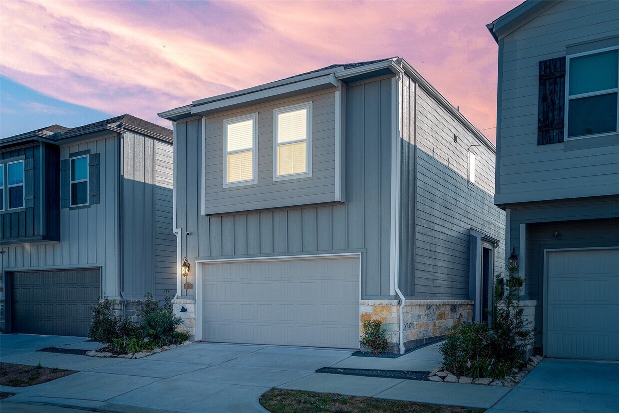 Foto principal - 14719 Silent Gulf Ave