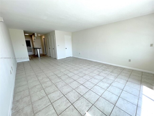 Building Photo - 1100 NE 11th St