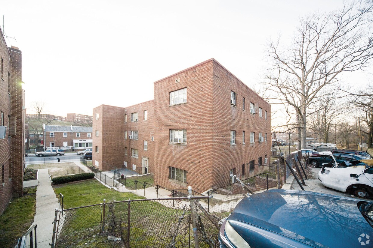 Foto del edificio - Division Flats