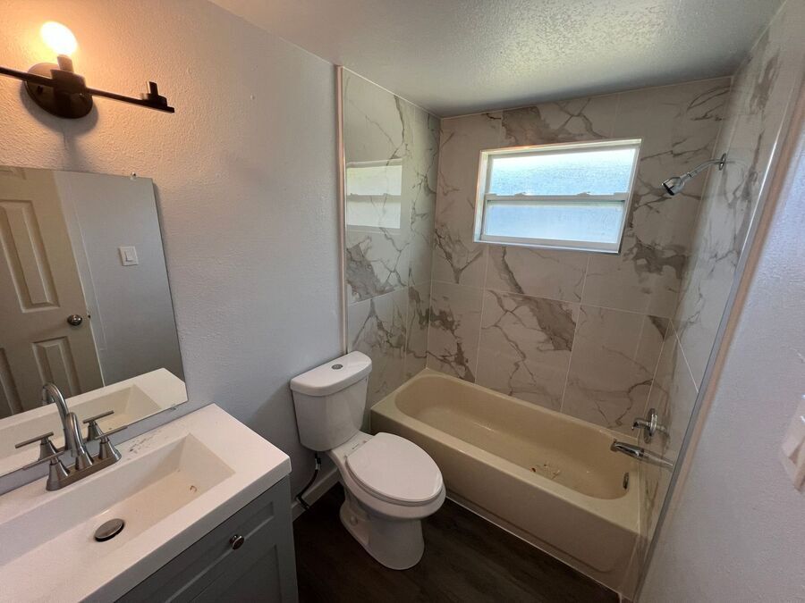 Foto del edificio - 9320 Grandfield Rd