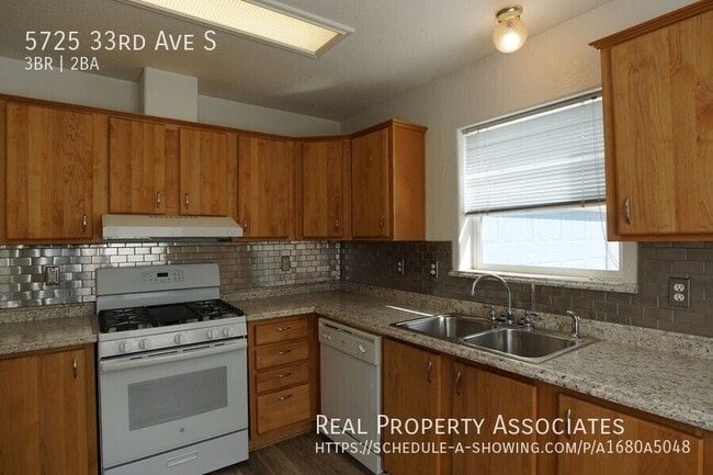 Building Photo - 5725 33rd Ave S