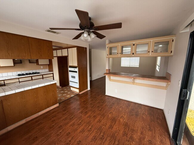 Foto del edificio - 1023 W 20th St