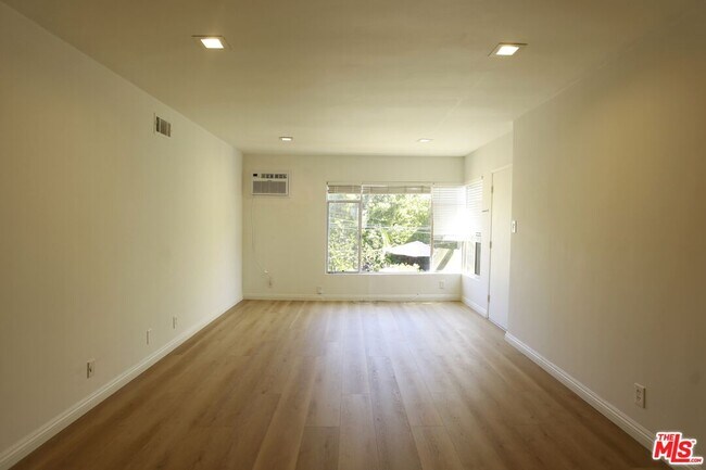 Foto del edificio - 1323 Ridgeley Dr