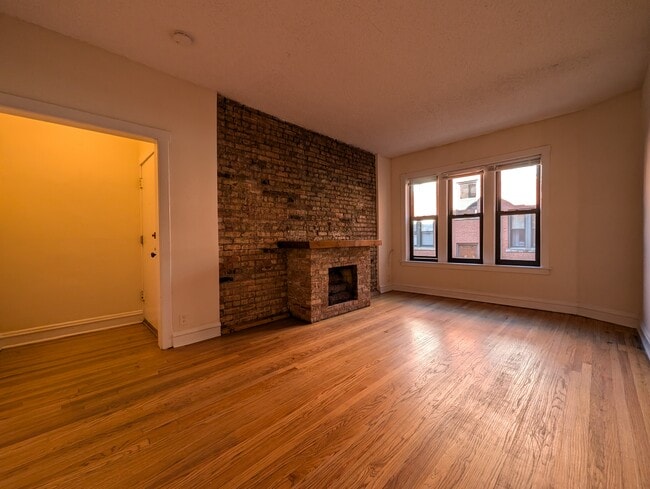 Building Photo - 3521 N Racine Ave