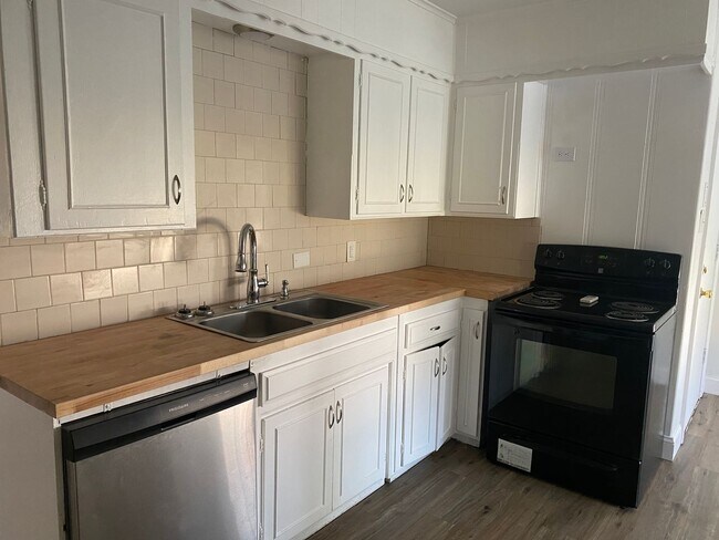 Foto del edificio - 3/2/2 in Convenient Denison Location