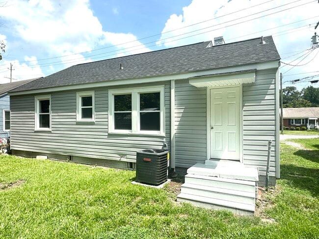 Building Photo - 1107 Colonial Ave