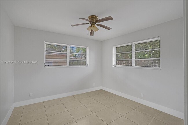 Foto del edificio - 1251 NE 150th St