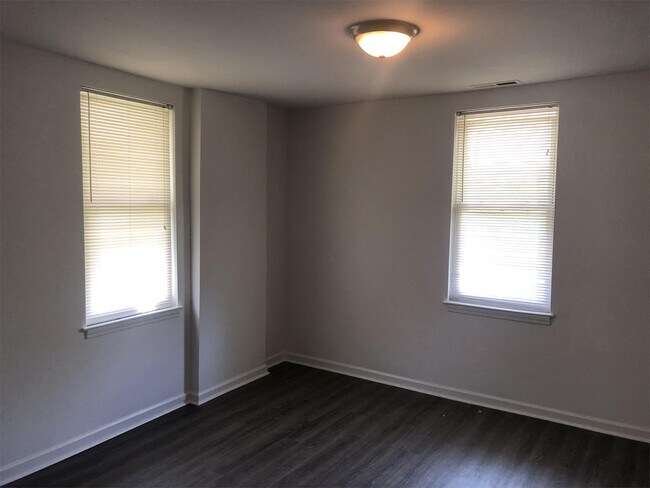 Foto del edificio - 309 Rogers Lake Rd