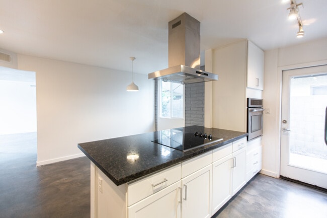 Building Photo - 3021 N 39th St