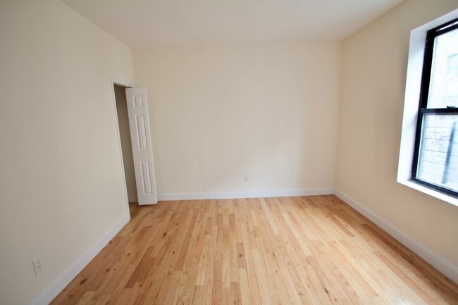 Foto del edificio - 355 E 187th St