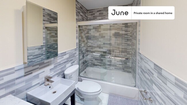 Foto del edificio - Room in Shared 6 bed/3 bath home