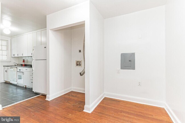 Building Photo - 1616 17th Plz SE