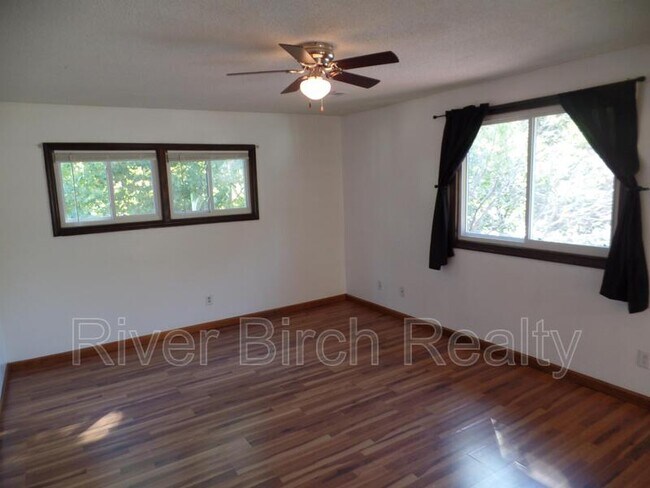 Building Photo - 425 W Lawrence Ave