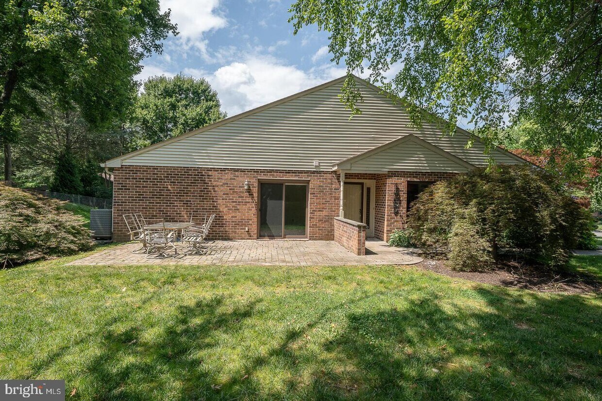 Primary Photo - 301 Hanover Ct