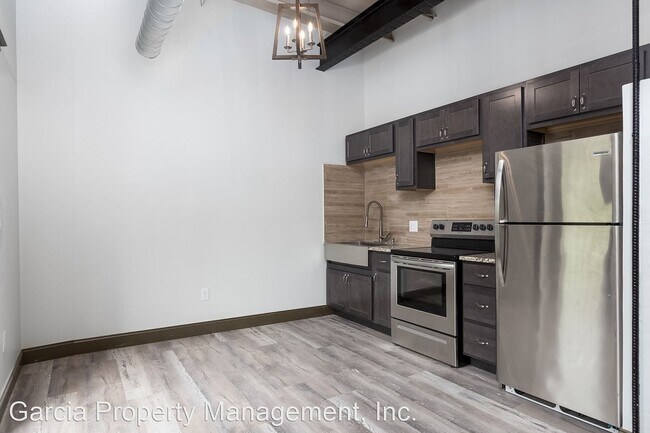 Building Photo - 8000 Ivory Ave
